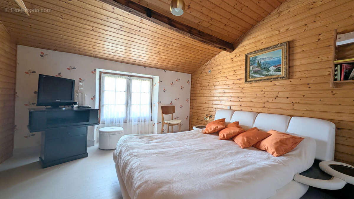 Maison à LES LANDES-GENUSSON