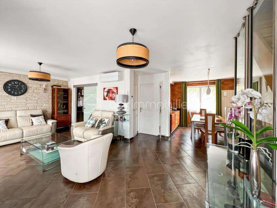 Maison à VIGNEUX-SUR-SEINE