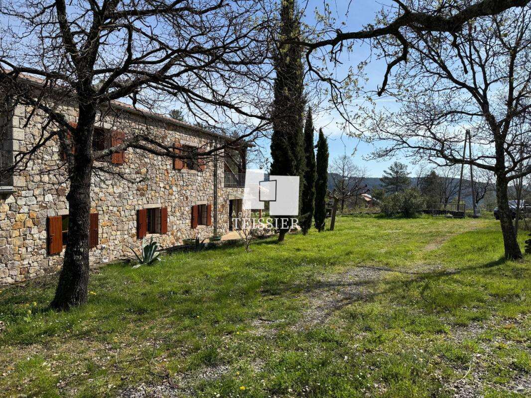 Maison à SAINT-PIERRE-SAINT-JEAN