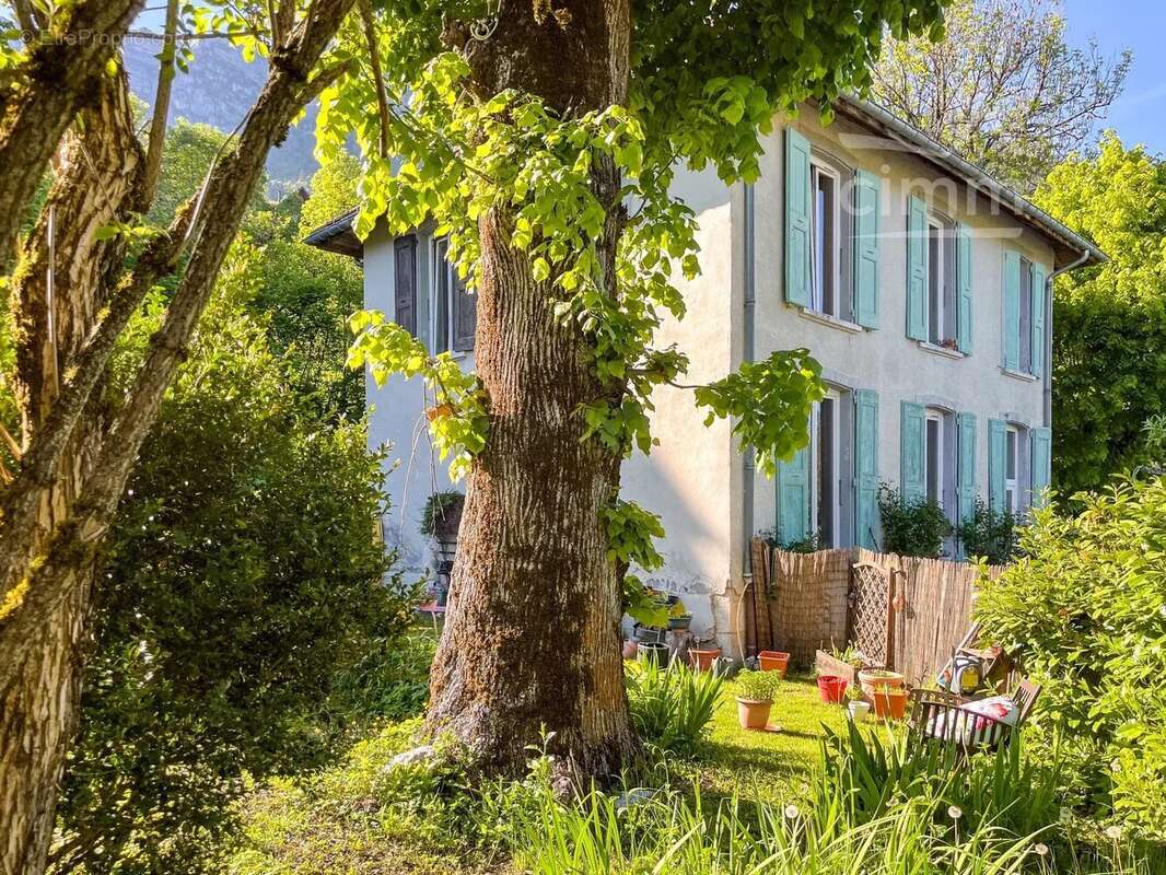 Maison à LA TERRASSE