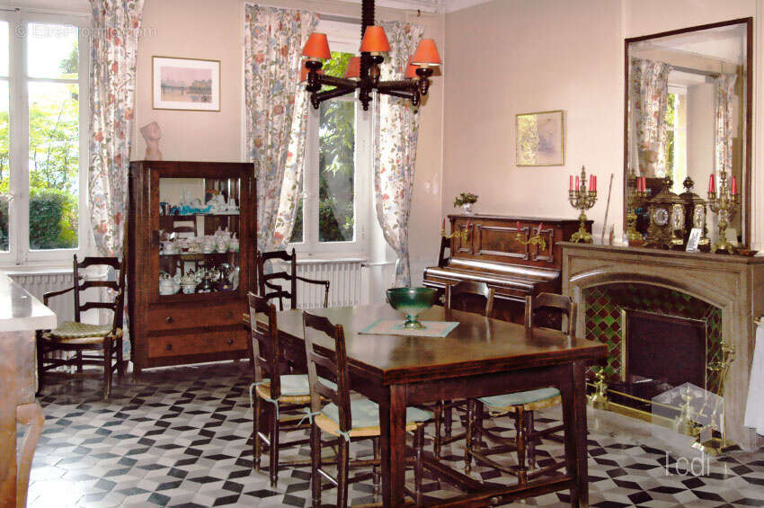 MONTELIMAR, maison 500 m2 avec dépendances - photo 8