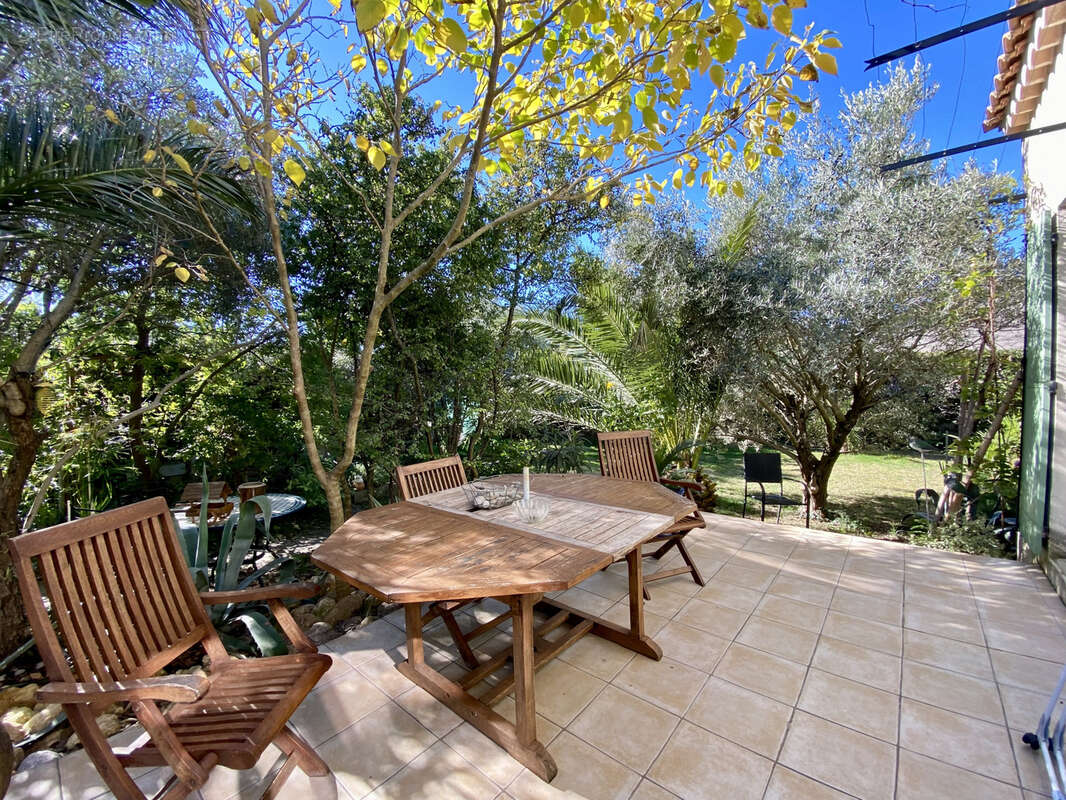 Maison à SAINTE-CECILE-LES-VIGNES