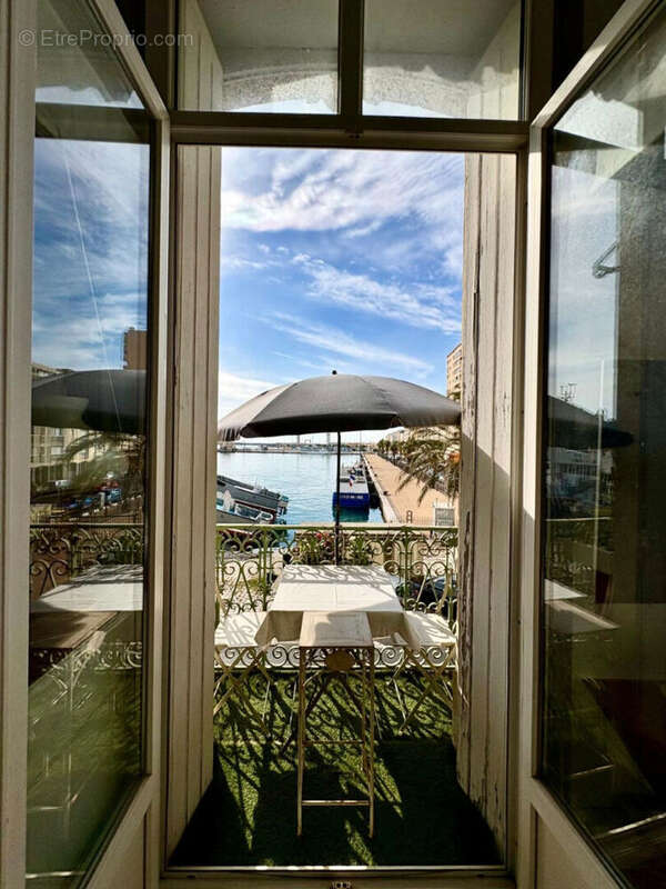 Appartement de caractère proche centre ville vue dégagée  sur quai à Sète 6 pièces 227 m2 - photo 4