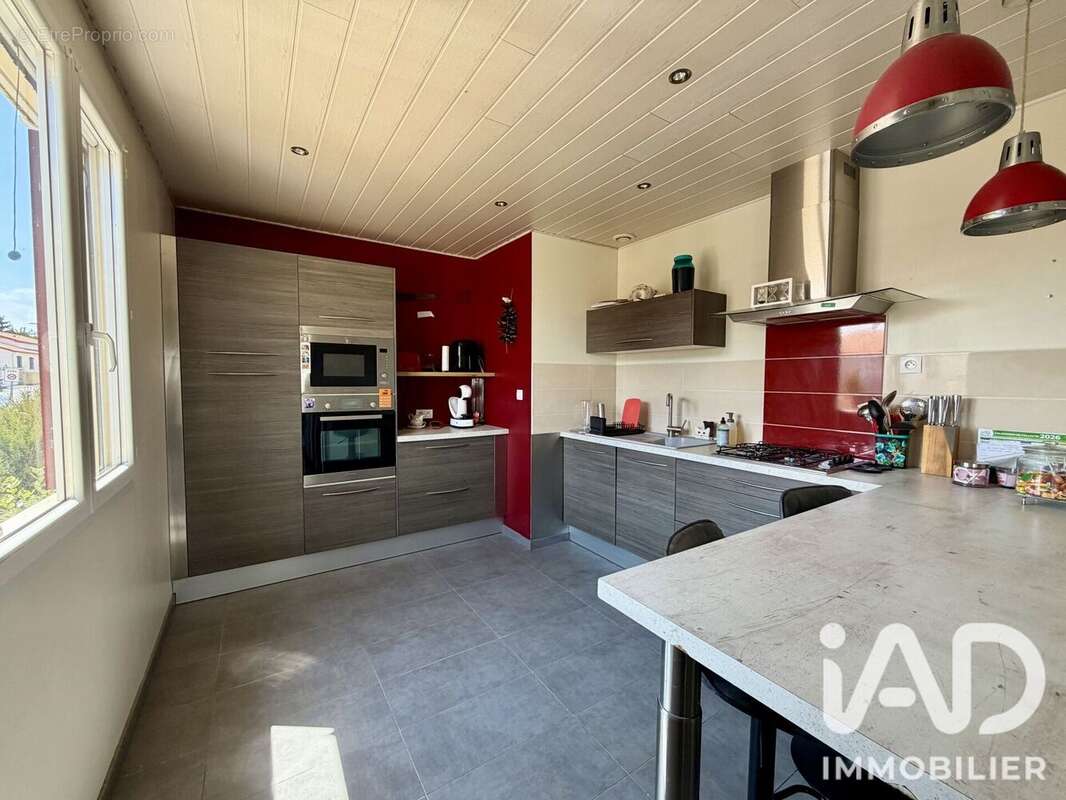 Maison 84 m² à Saurais  - photo 7