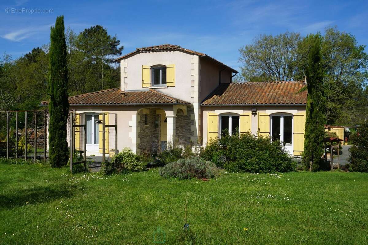 Maison à SAINT-ROMAIN-ET-SAINT-CLEMENT