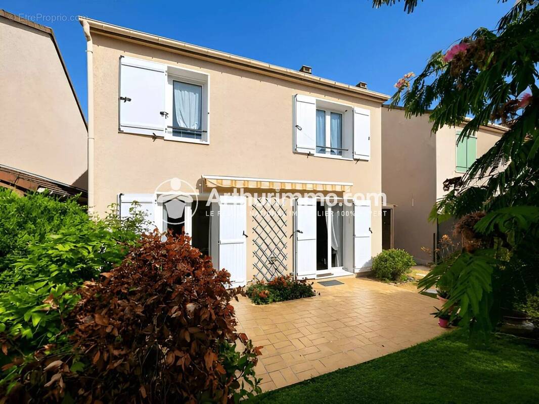 Maison à SAINT-PIERRE-DU-PERRAY