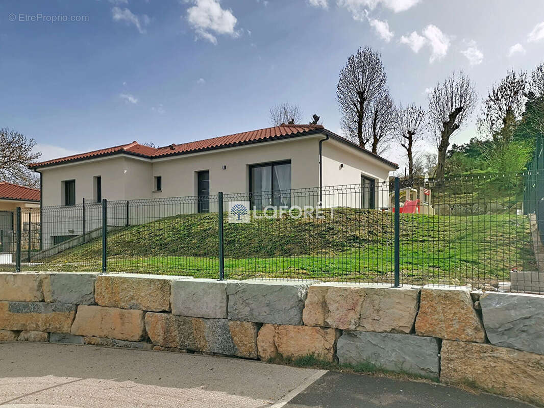 Maison à LE MALZIEU-VILLE