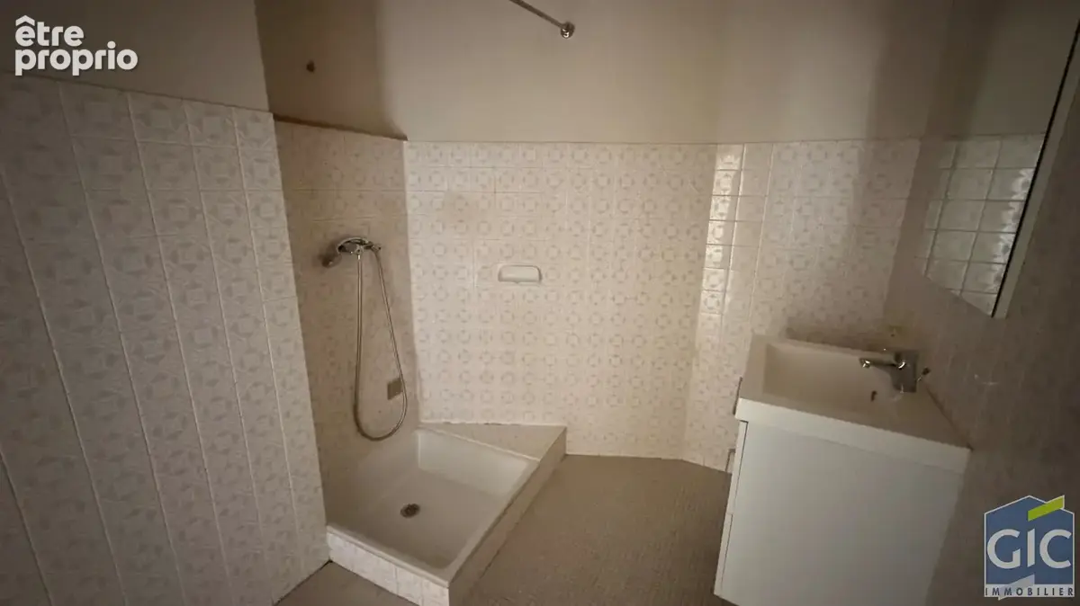 A vendre en exclusivite grand 4pp avec balcon caen vaugueux/ st gilles - photo 12
