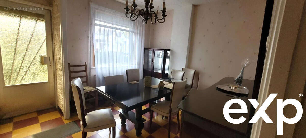 Maison à QUIEVRECHAIN