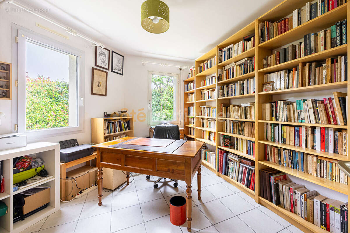 Basse goulaine -- maison familiale 194 m²  -- 5 chambres -- proche centre en impasse -- garage & jardin - photo 11