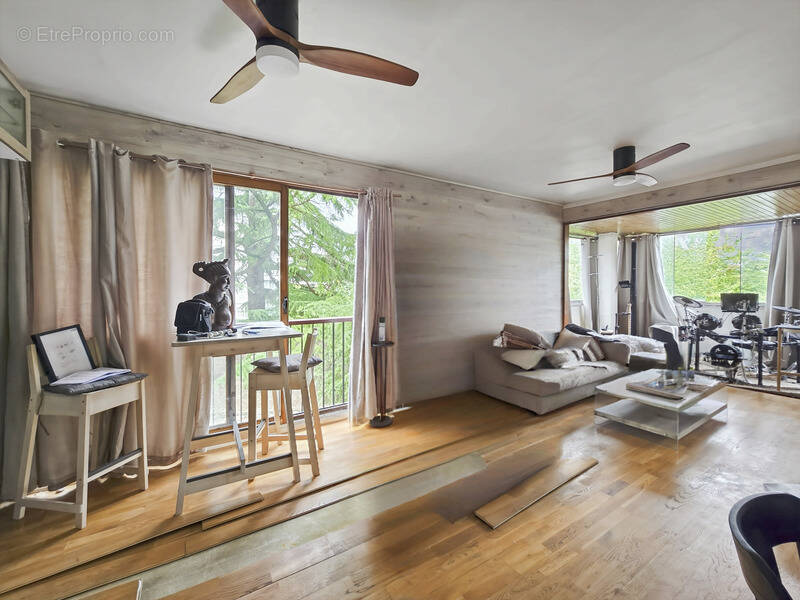 Appartement à FONTENAY-LE-FLEURY