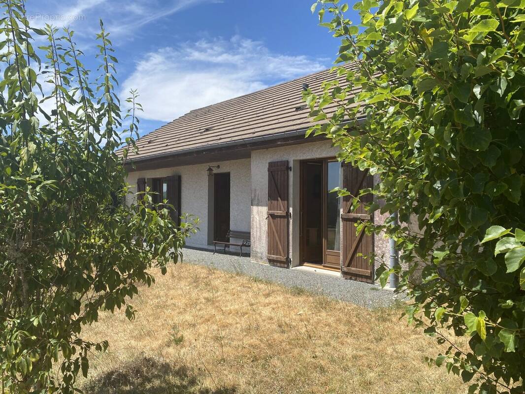 Maison à SAINT-HILAIRE-LES-COURBES