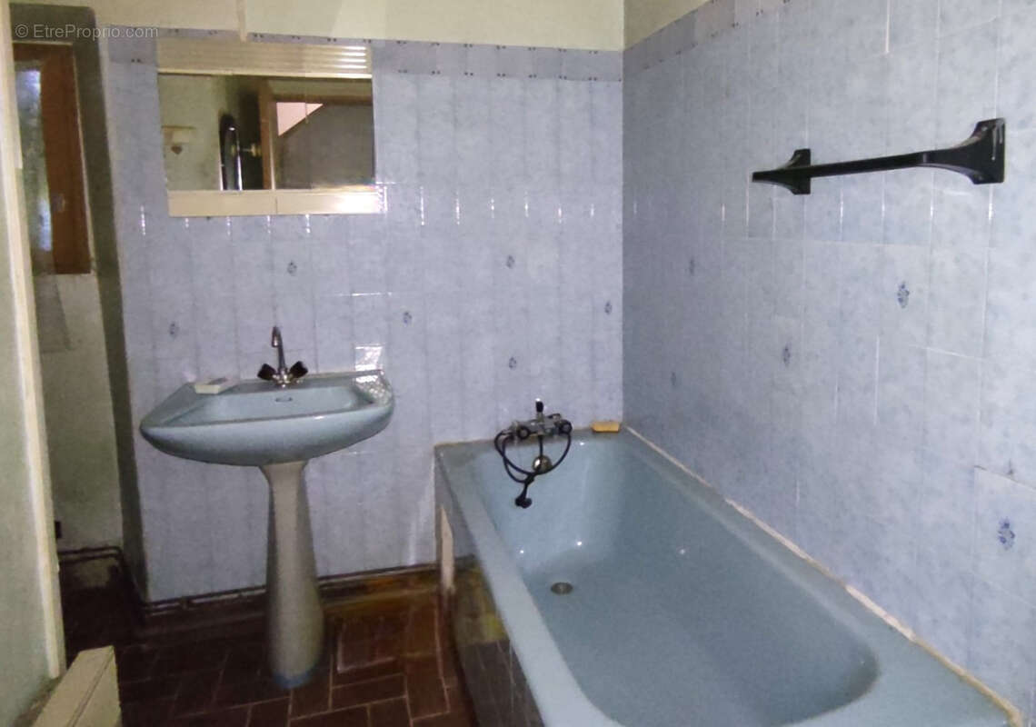 Maison à SAINT-JULIEN-DE-VOUVANTES