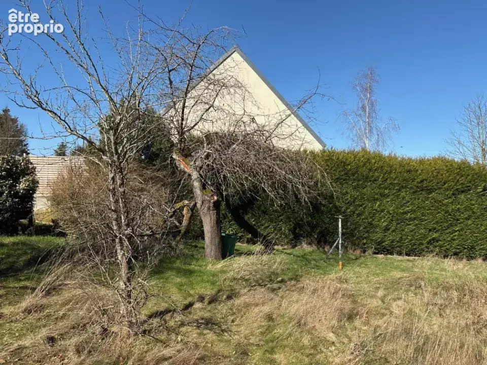 Terrain à LES CLAYES-SOUS-BOIS