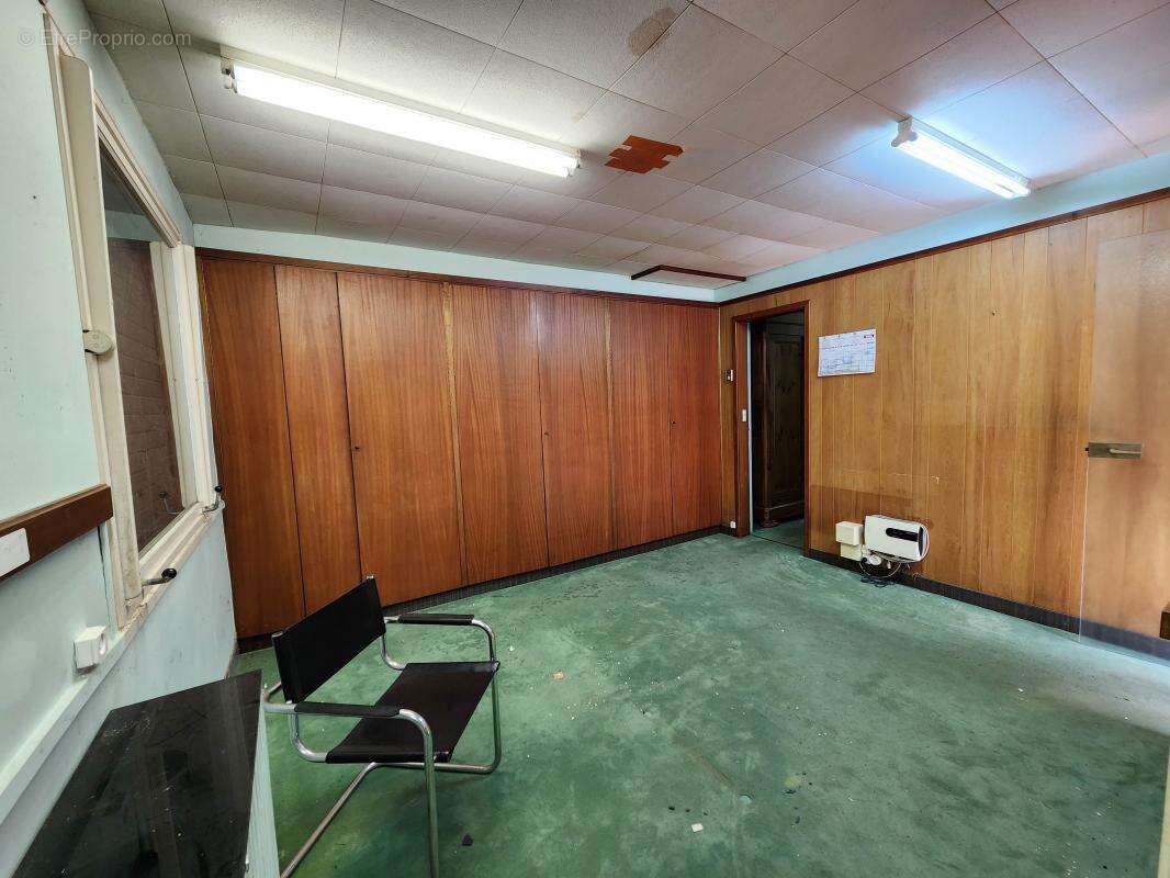 Commerce à SAVIGNY-SUR-BRAYE