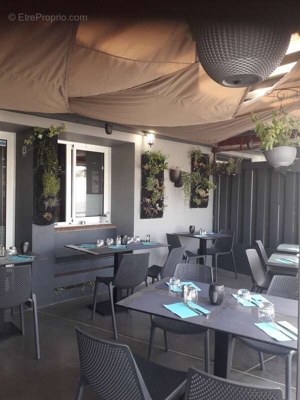 Commerce à NIEUL-LE-DOLENT