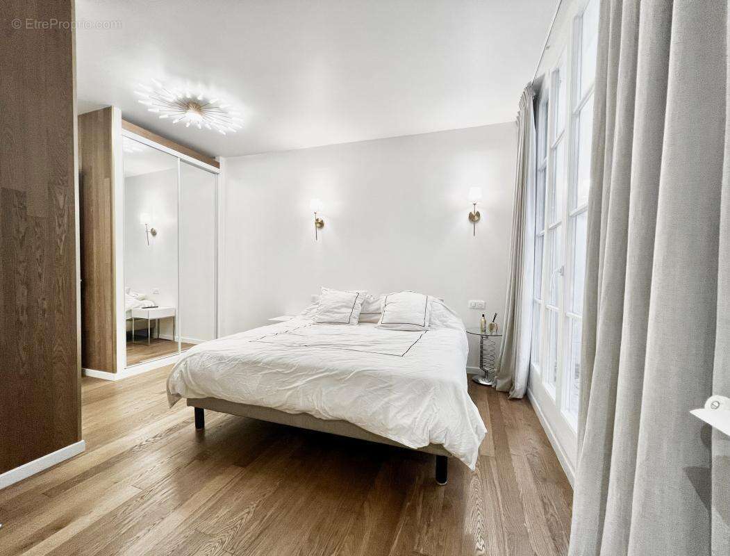 Appartement à PARIS-8E