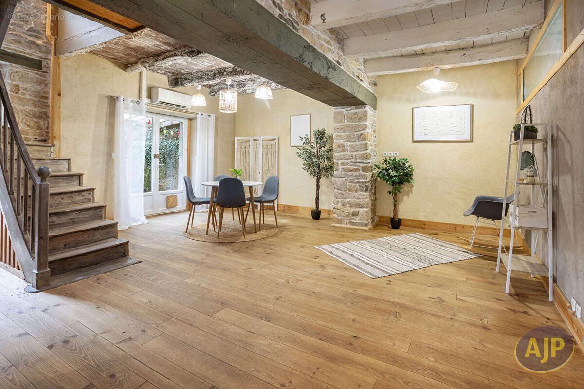 Maison à SAINT-JEAN-BREVELAY