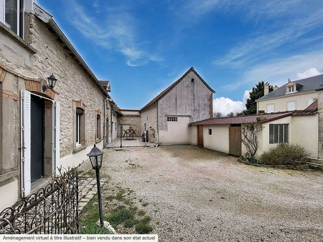 Maison à FAVEROLLES-ET-COEMY