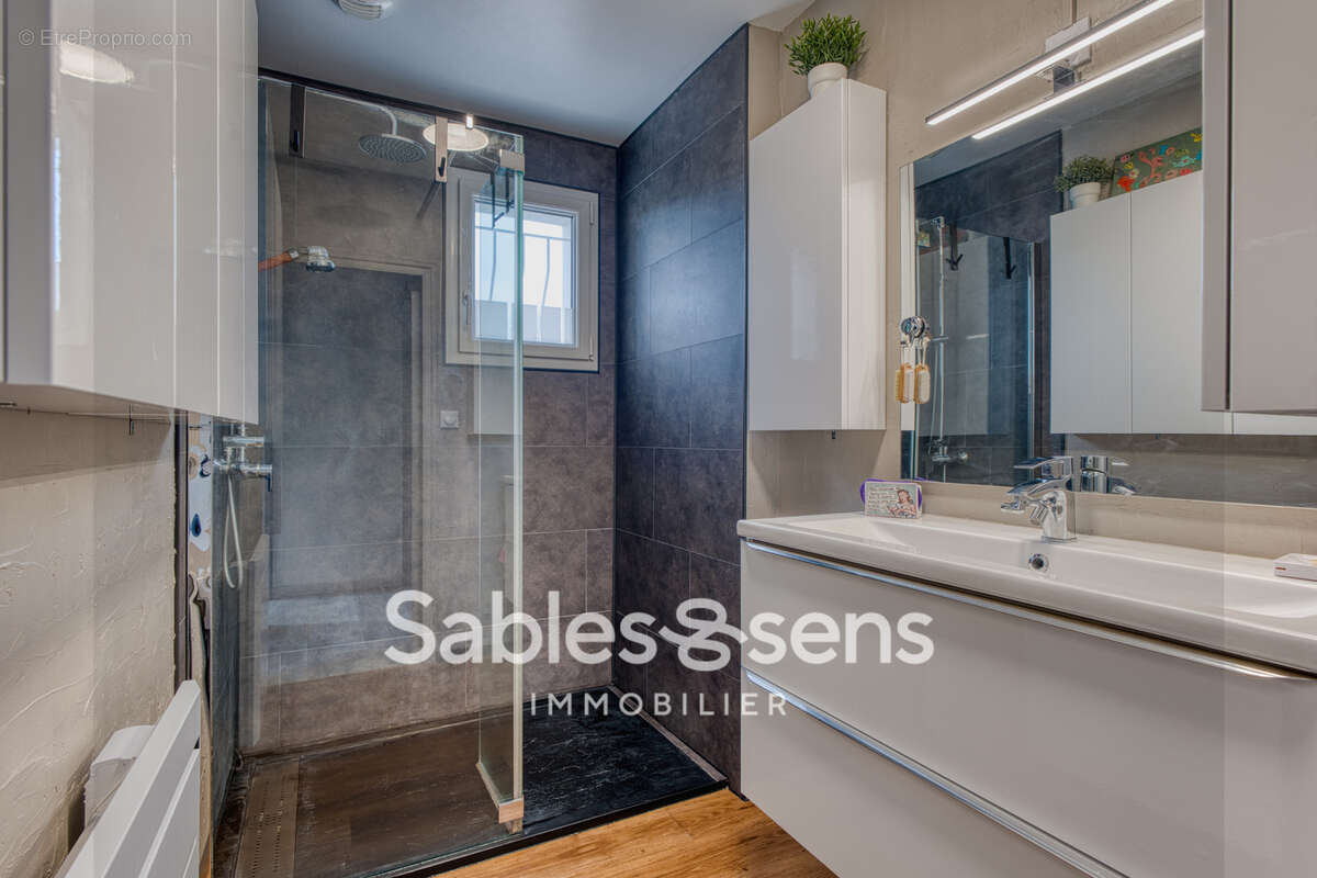 Maison à BEAULIEU-SOUS-LA-ROCHE