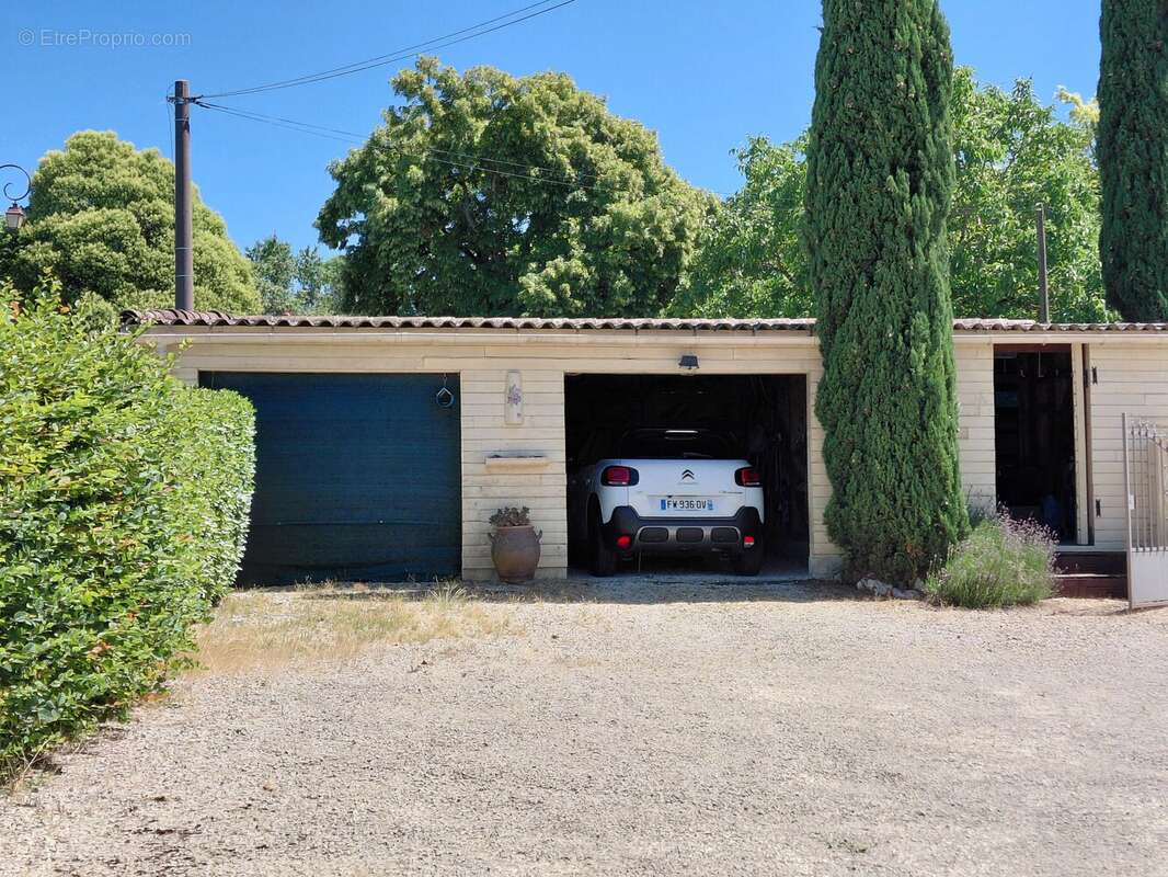 Maison de plain-pied avec double garage, atelier et terrain de 1 200 m² - photo 18