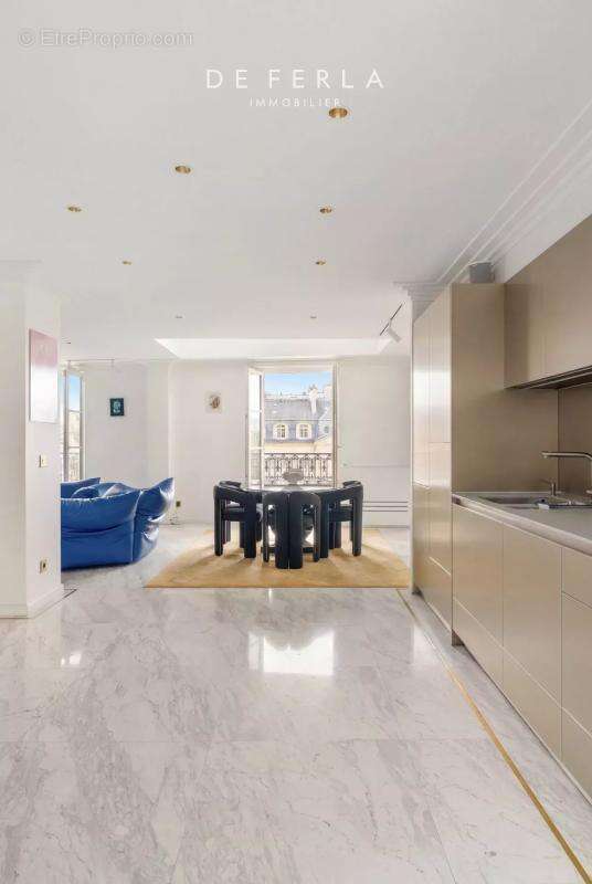 Appartement à PARIS-8E