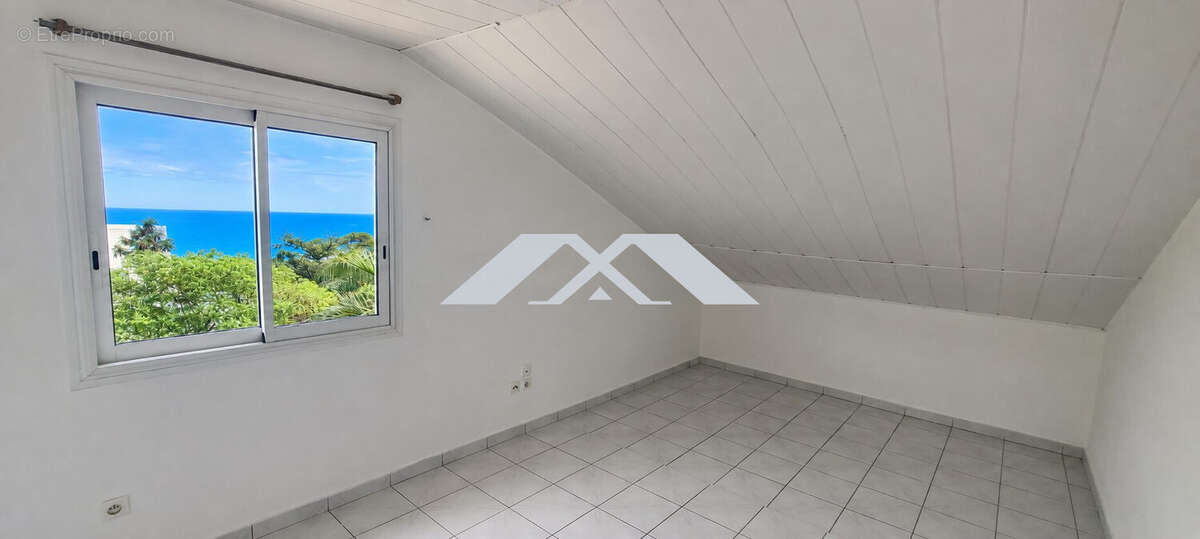 Maison 90 m² à Le Port  - photo 6
