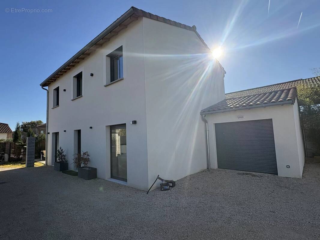 Maison à SAINT-CLAR-DE-RIVIERE