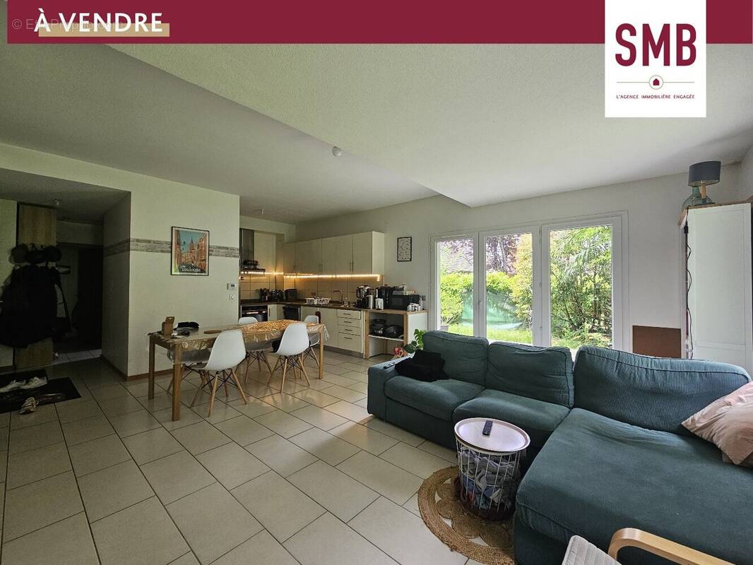 Appartement à LONS
