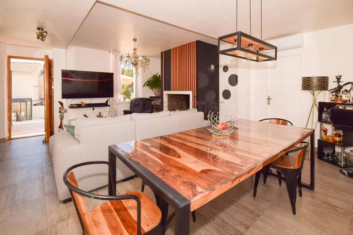 APPARTEMENT T4 ESPRIT MAISON AVEC PISCINE, JARDIN PRIVATIF DE 450 M² ET VUE MER L\'ESTAQUE  13016 Marseille n°5 - Appartement à MARSEILLE-16E