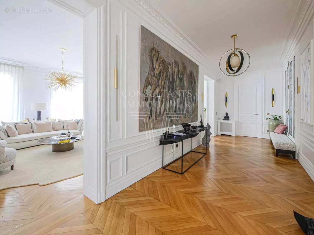 Appartement à PARIS-16E