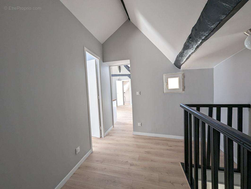 Appartement à CHANTELOUP-LES-VIGNES