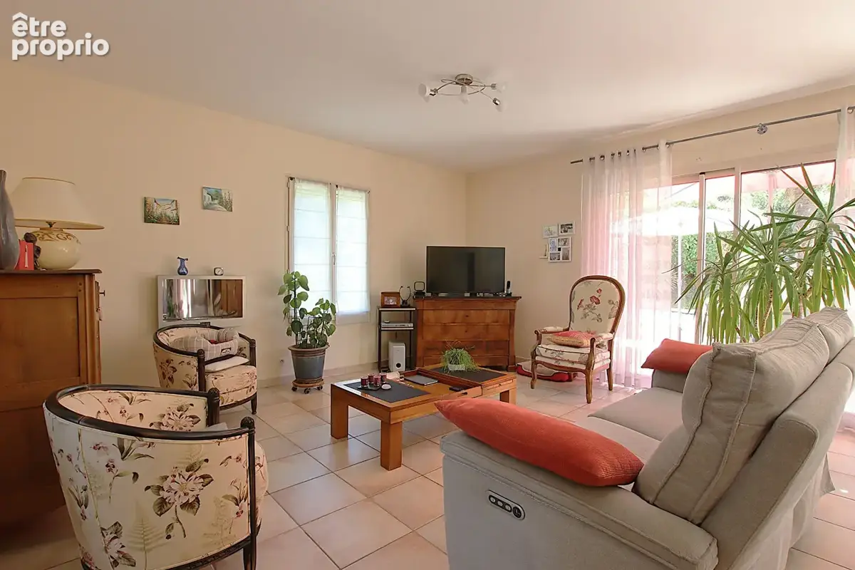 Vouillé, maison de plain-pied, 5 pièces, 116 m² habitables - photo 12