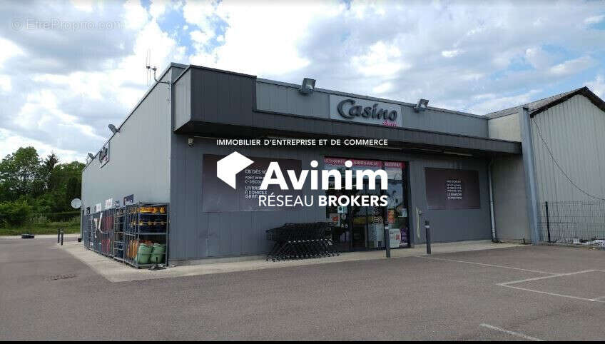 Commerce à FONTAINE-FRANCAISE