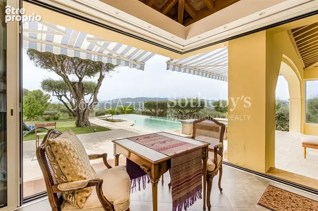 Grasse, vaste propriété familiale avec deux maisons, piscine à débordement et vue mer - photo 12