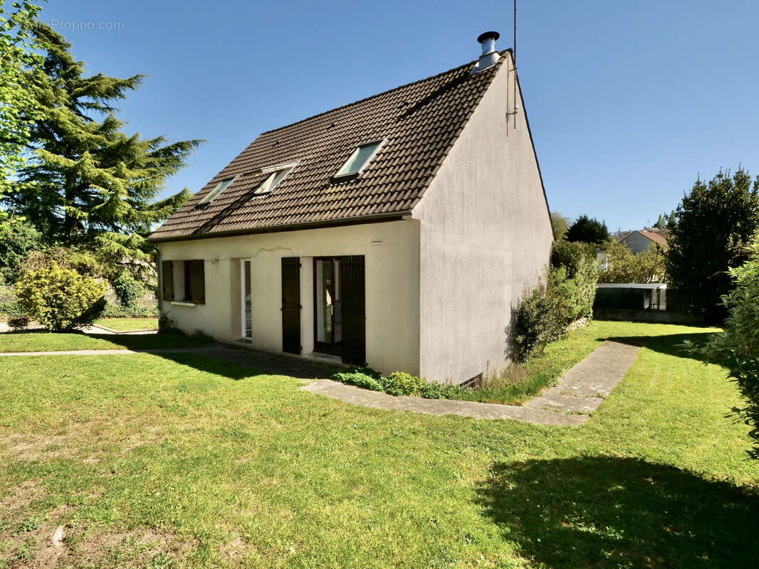 Maison à VAUX-LE-PENIL