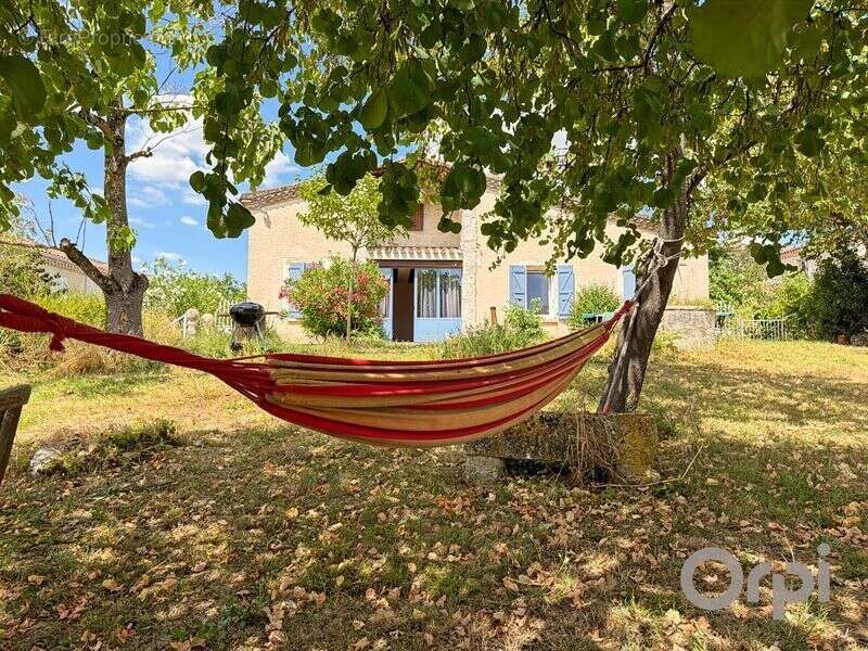 Dans un village haut perché, maison en pierre avec jardin attenant et sa vue panoramique - photo 10