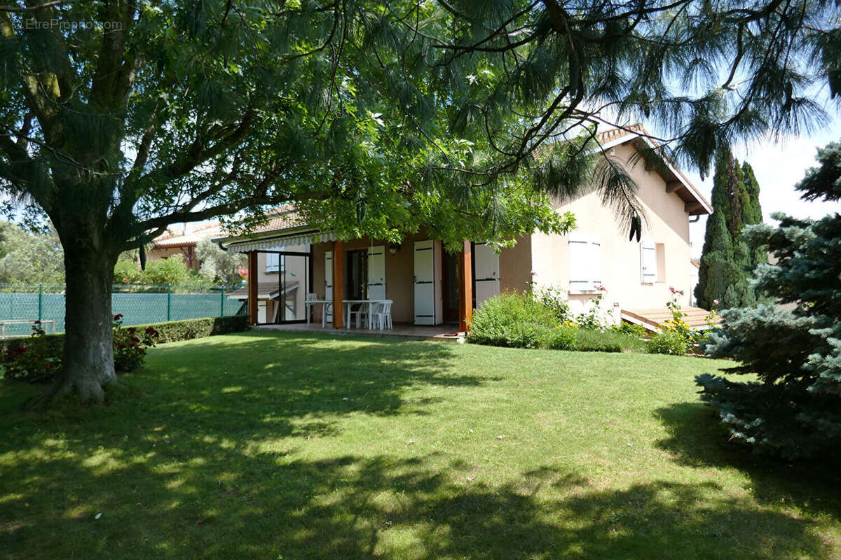 Maison à GENISSIEUX