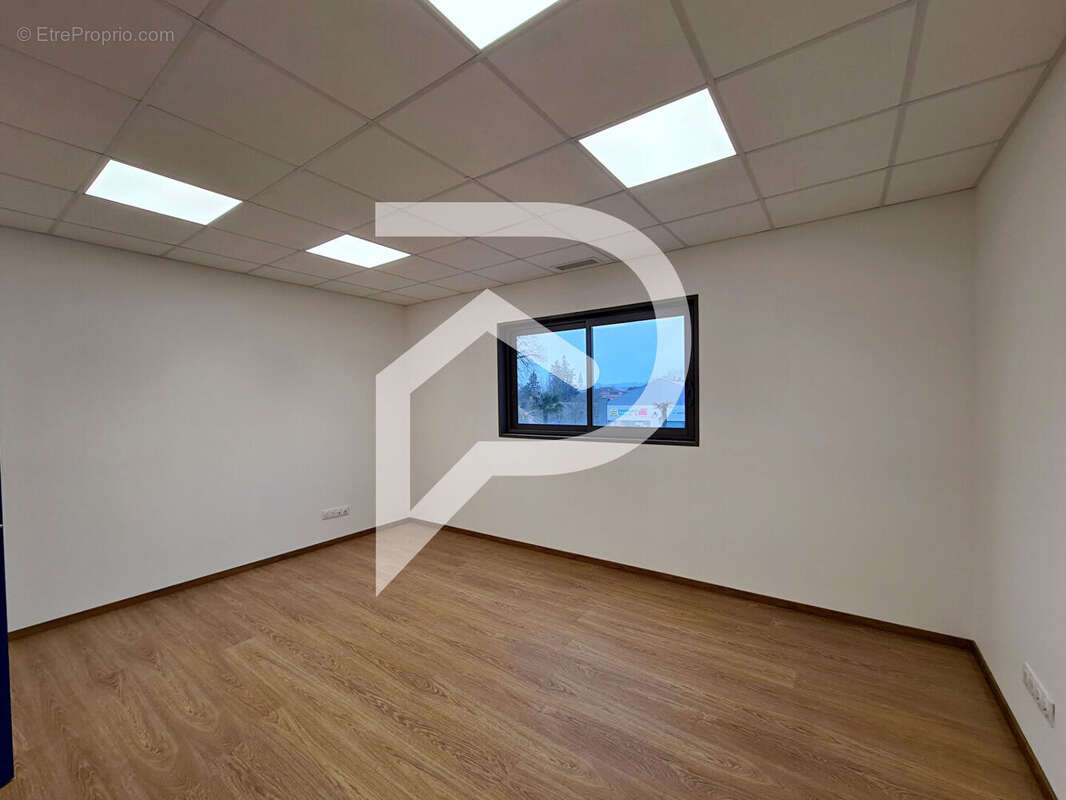 Local de 148 m² aménagé en bureaux centre Orthez - photo 5