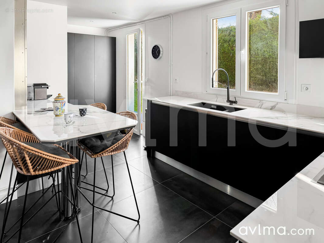 Maison à SAINT-NOM-LA-BRETECHE