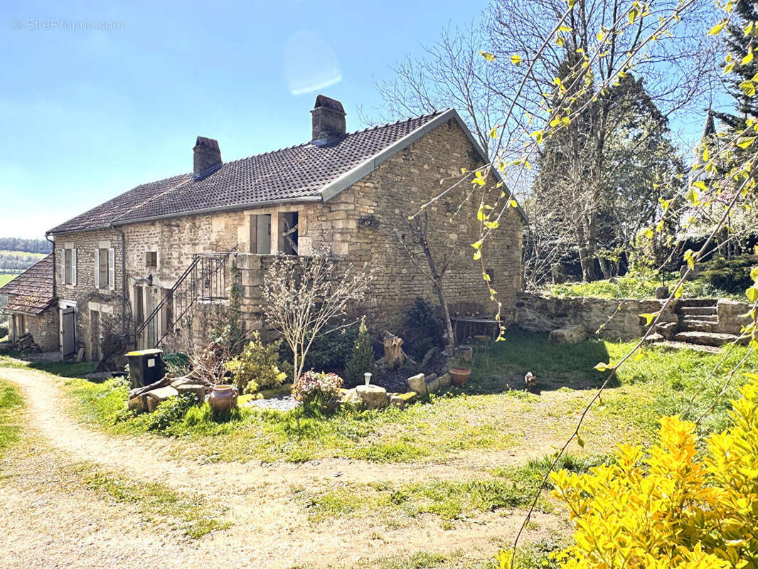 Maison à MONT-SAINT-JEAN