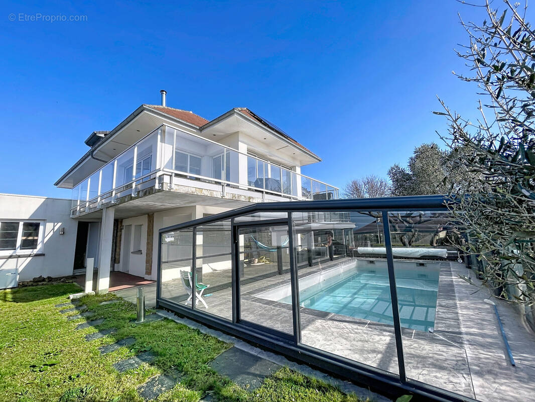 Maison à DONVILLE-LES-BAINS