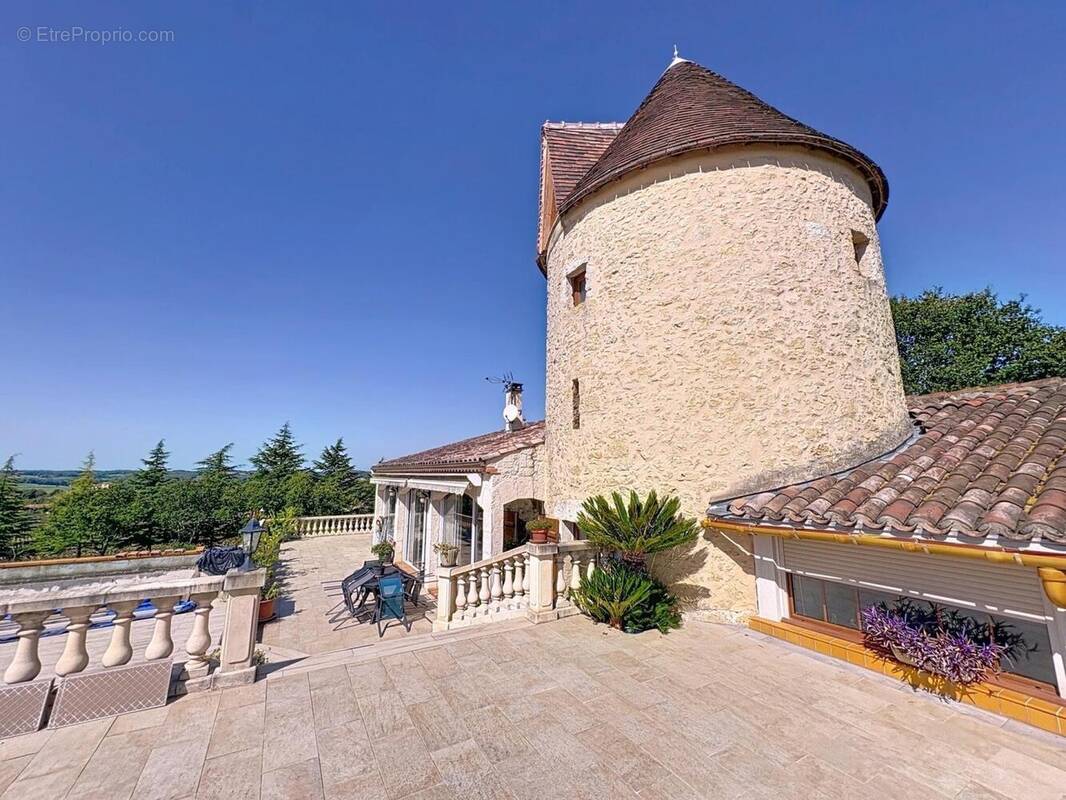 Photo 1 - Maison à COURRENSAN