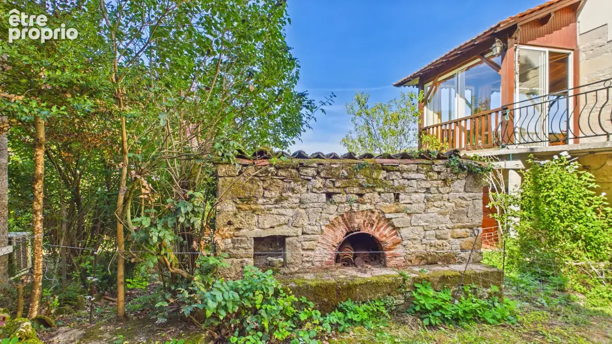 Grande maison dans le bourg sans vis à vis, avec terrain et dépendances - photo 20