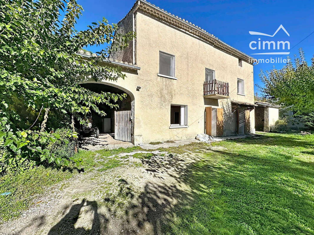 Maison 180 m² à Le Thor  - photo 3