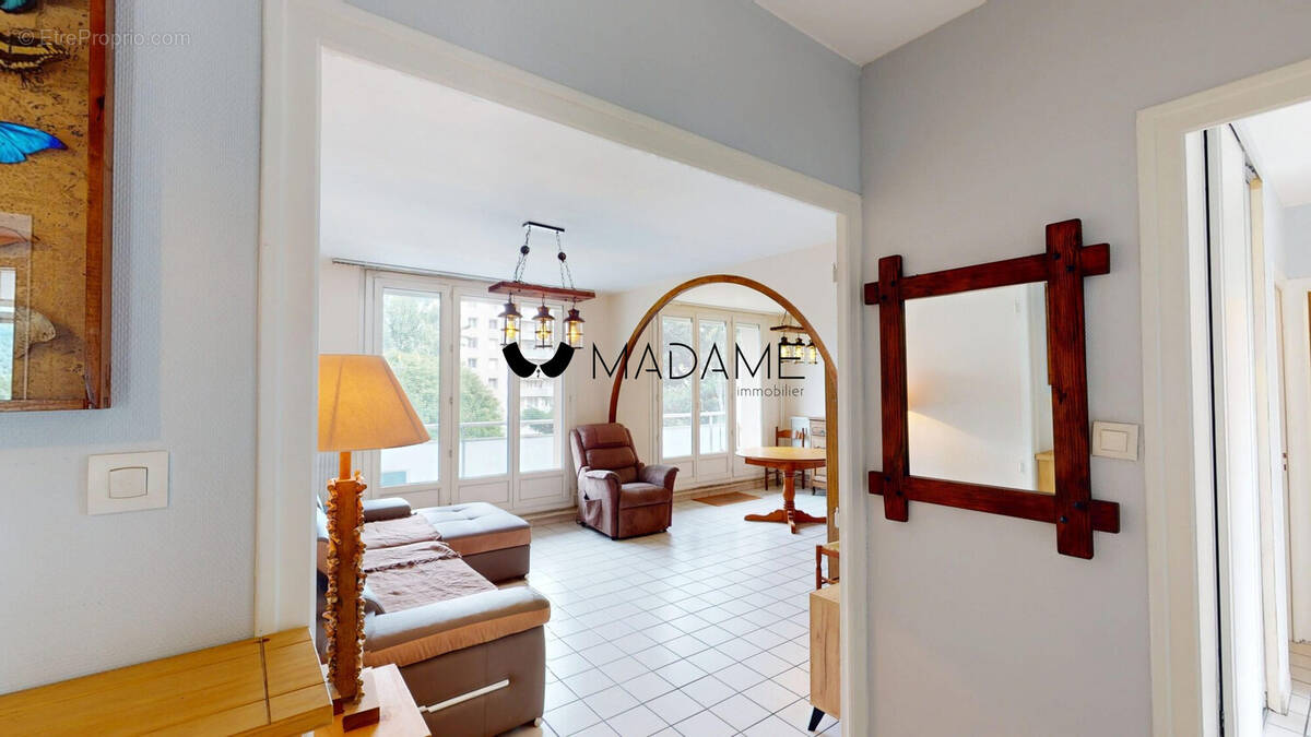 Appartement à SAINT-MARTIN-D'HERES