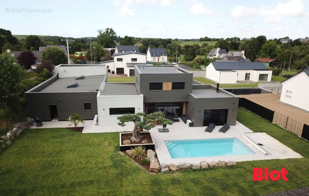 Maison à SAINT-BRICE-EN-COGLES