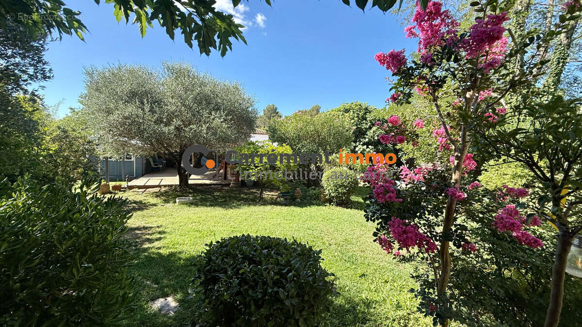 Maison à SAINT-CLEMENT-DE-RIVIERE