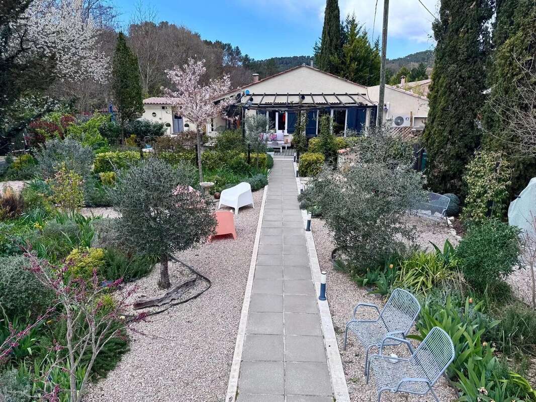 Maison à ENTRECASTEAUX