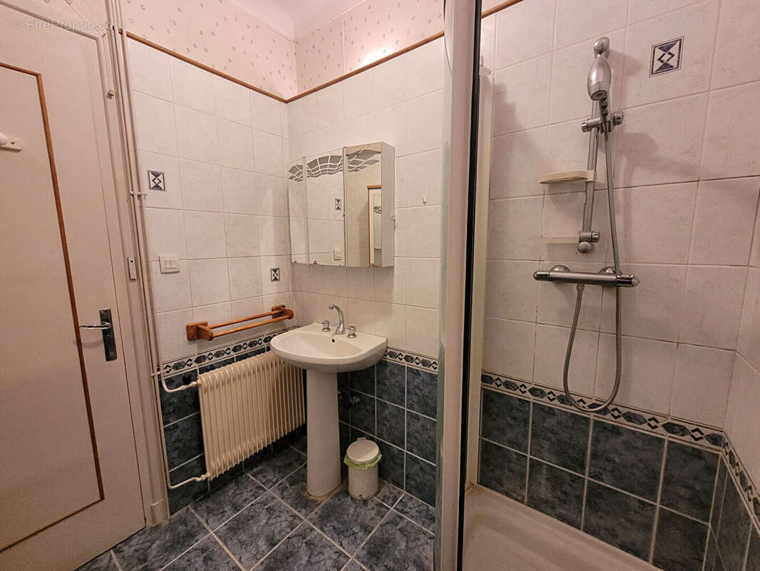 Appart F5 avec ascenseur à 50 m de la Place Michelet - photo 7